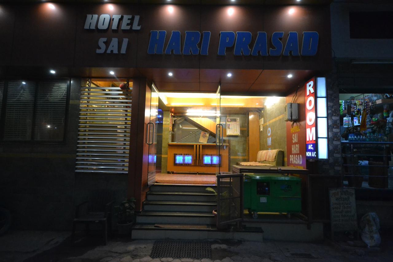 Hotel Sai Hari Prasad Širdi Exteriér fotografie