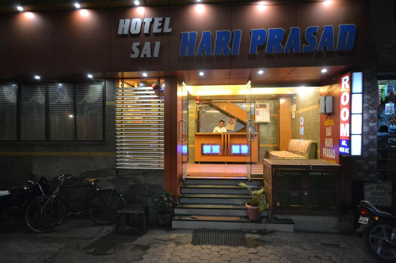 Hotel Sai Hari Prasad Širdi Exteriér fotografie