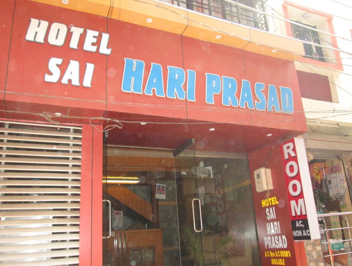 Hotel Sai Hari Prasad Širdi Exteriér fotografie