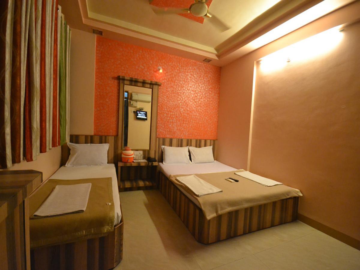 Hotel Sai Hari Prasad Širdi Exteriér fotografie